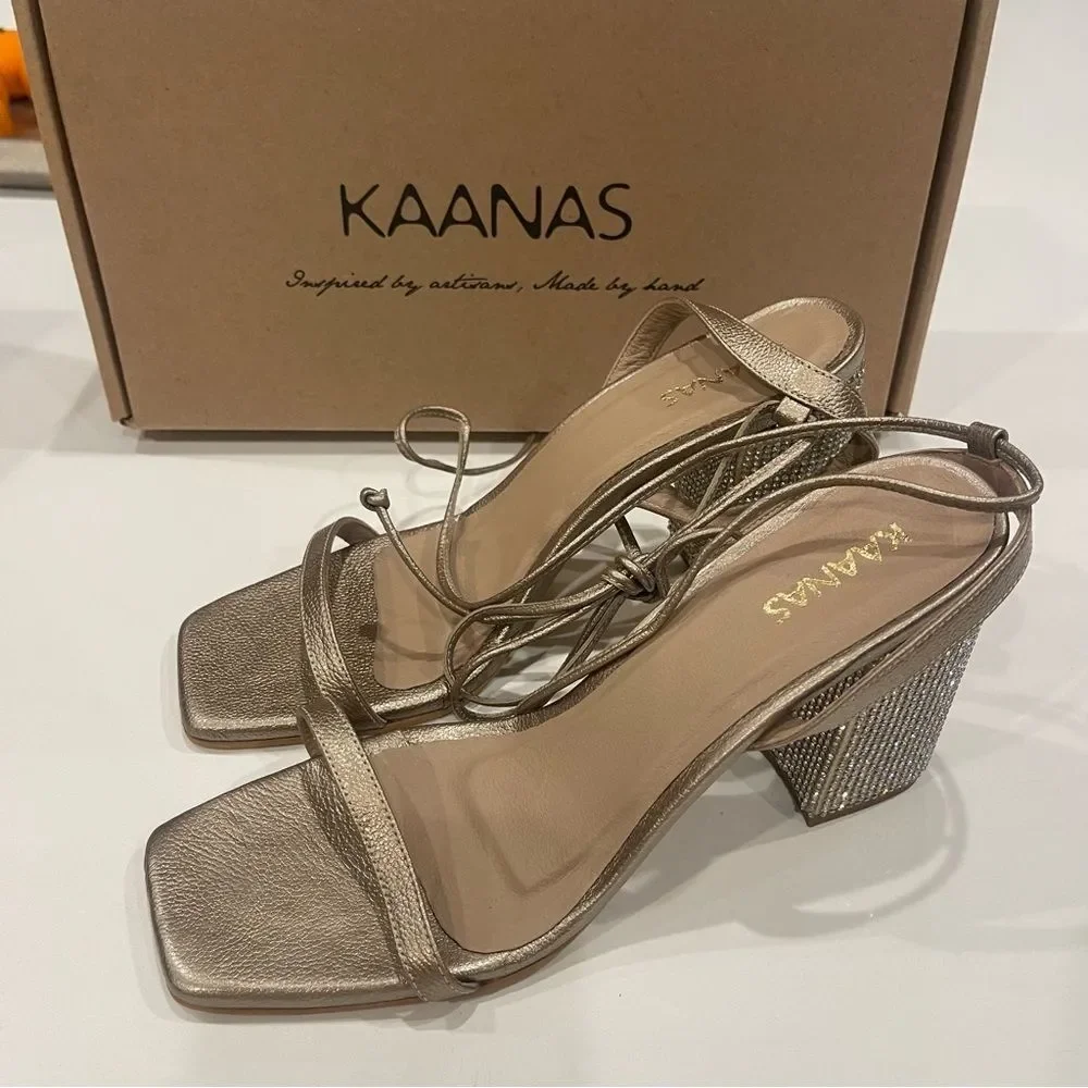 Kaanas Canary Block heel Silver Sandal Size 8 New in box - Picture 4 of 7